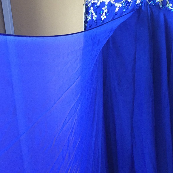 Dress - Picture 3 of 8